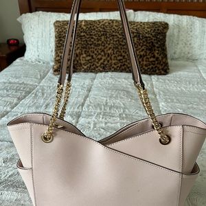 SOLD. Michael Kors shoulder bag 💼